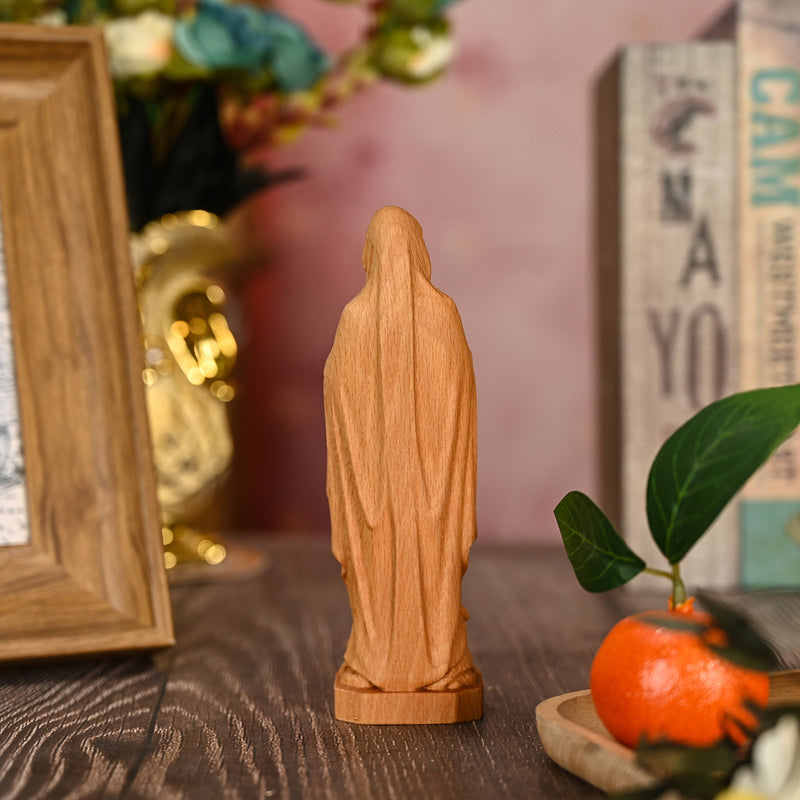 Round carving of Our Lady of Lourdes in beech wood: Sacred beauty, handcrafted technique