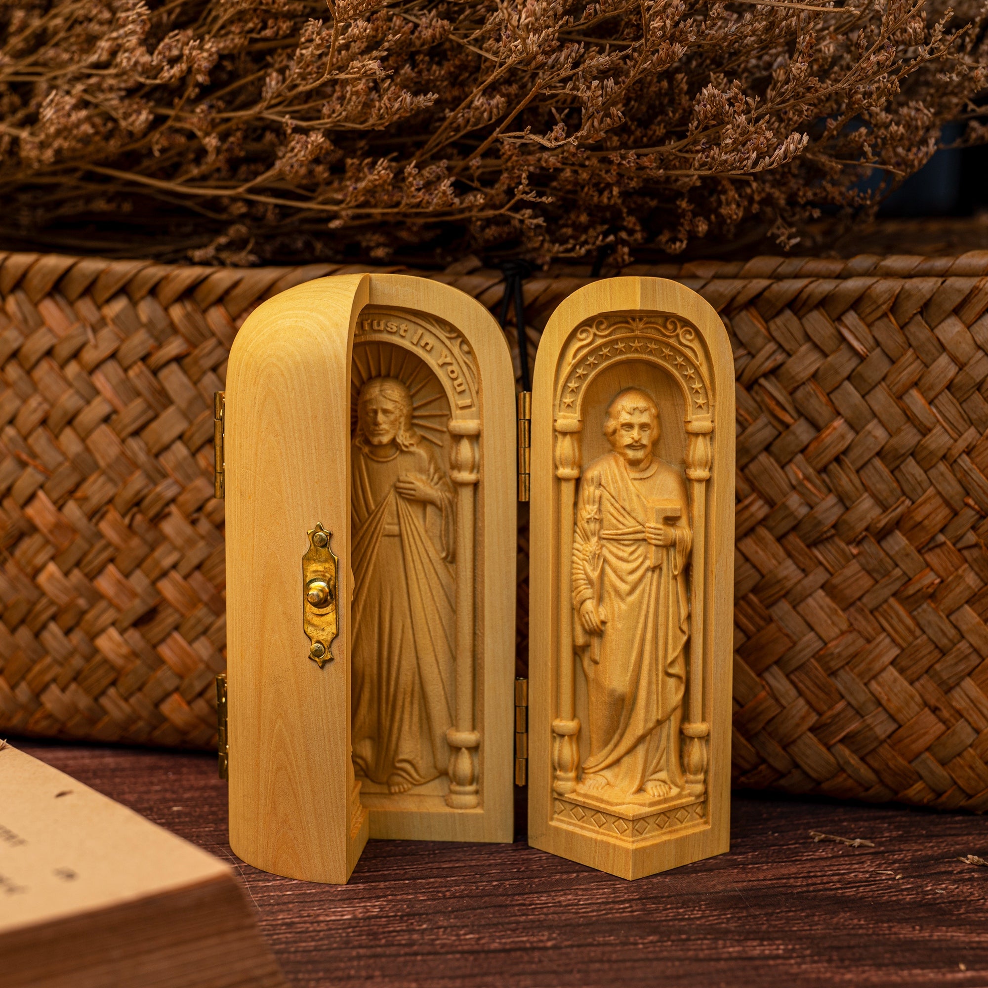 Hand-carved Portable Church - Mini Christian Triptych Altar – BGCOPPER